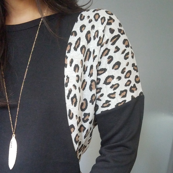 🏷CLEARANCE SPOTTED BLACK WHITE LEOPARD PRINT TOP - Picture 6 of 6